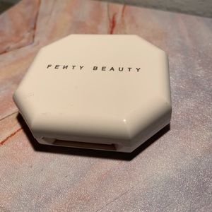 Fenty Beauty Pro Filt’R  powder foundation